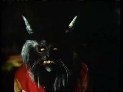 Dans ce clip, en un peu plus de treize minutes, il passe du stade de loup-garou  celui de zombie !