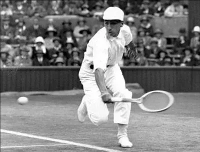 Pourquoi l'ancien joueur de tennis et crateur de vtements Ren Lacoste a-t-il choisi son fameux logo, le crocodile ?