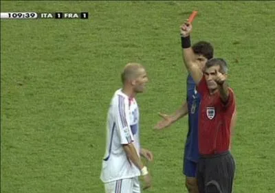 En 1966, une nouveaut apparut dans le monde du football. Qu'est-ce que c'est ?