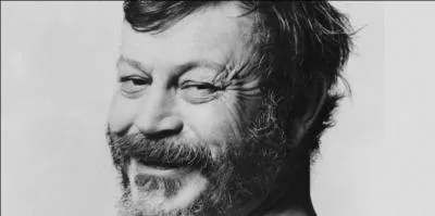 A vous de trouver ce fort en math, un des précurseurs de l'informatique avec le système bibi-binaire, système de numération. Mais est-il SEULEMENT un précurseur de l'informatique, non bien sûr, c'est aussi un chanteur ! Qui est-il ?