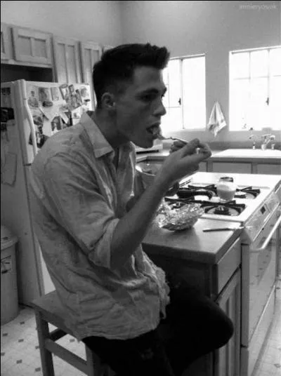 Comment se nomme son frre ?