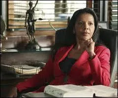 Comment s'appelle la capitaine ?