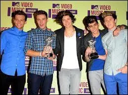 Le dernier album des 1D en 2013 est :