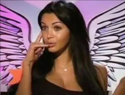 Le buzz de Nabilla (  All ? Non mais all, quoi ? T'es une fille, t'as pas de shampooing ! ...  ) est extrait de la tlralit :