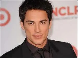 Qui est cet acteur qui incarne Tyler dans  The Vampire Diaries  ?