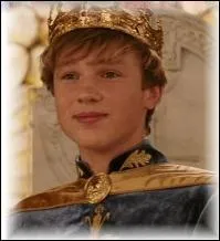 A la fin du chapitre 1, comment est surnomm Peter lors de son couronnement ?