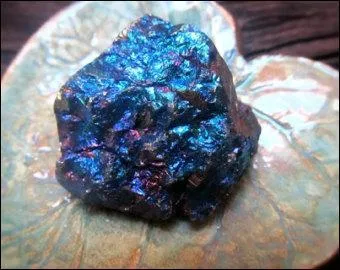 Quelle est la pierre prcieuse sur la photo ?