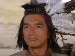 Dans la version originale, le chef de la tribu indienne se prnomme  Kicking Bird . Comment cette expression a-t-elle t traduite dans la version franaise du western ?