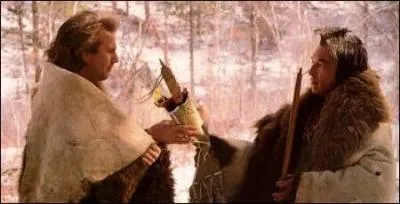 John Dunbar, captur par sa propre nation est sauv par les Indiens. Il dcide de partir  la fin du film. Qu'change-t-il avec  Oiseau Bondissant  en plus d'un calumet ?