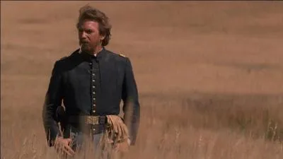 Le western  Danse avec les loups  a eu un succs plantaire. Derrire ce succs, un homme est prsent. Il est  l'origine de tout. Comment s'appelle-t-il ?