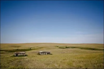 Pour son acte d'hrosme, John Dunbar se voit offrir une promotion. Ce dernier dclare qu'il souhaiterait voir la frontire. Il est affili au Fort Sedgewick. Dans quel tat des Etats-Unis se trouve-t-il ?