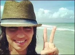 Voici des paroles de chanson modifies (pour ne pas que se soit trop facile) : ... il fait beaucoup d'erreurs, bats-toi seulement pour le meilleur... Qui la chante ?