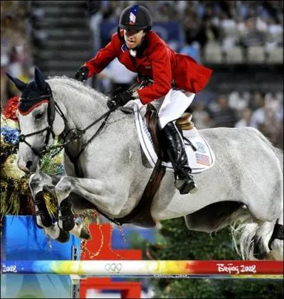 Comment se nomme ce cheval et qui est sa cavalire ?