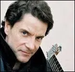 ''Mon enfant nue sur les galets / Le vent dans tes cheveux défaits / Comme un printemps sur mon trajet / Un diamant tombé d'un coffret''