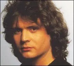 ''Tu leur dis que mon métier / C'est du vent / Qu'on ne sait pas ce que je serai / Dans un an''