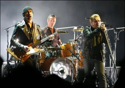 Comment s'appelle la chanson de l'album "Songs of Innocence" en hommage à Joey Ramone ?