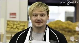 Comment s'appelle cet homme de 43 ans, limin lors de la demi-finale le 13 dcembre ?