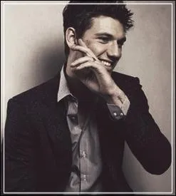 Est-il sorti avec l'actrice Dianna Agron ? (de Glee)