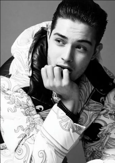 Il est l'un des mannequins hommes les plus demands et les plus convoits du moment.