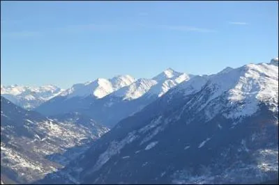 Quelle est la plus grande valle traversant les Alpes jusqu'en Italie ?