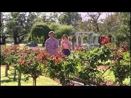 Ils sont en train de chanter une chanson, laquelle ? (voir la photo)