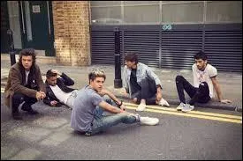 Termine les paroles :   I leave my heart open but it stays right here...  