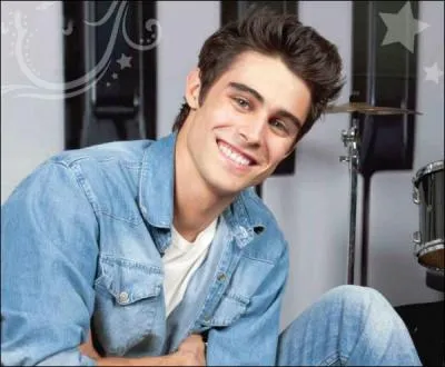 Comment s'appelle l'acteur qui joue Tomas ?