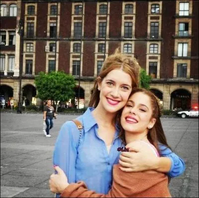 Comment s'appelle la tante de Violetta ?