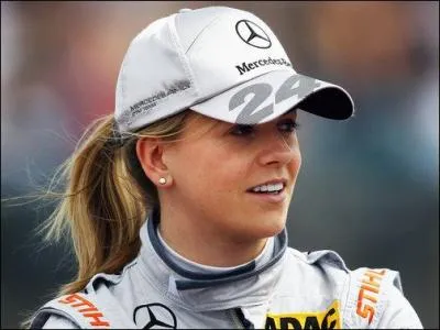 Je suis pilote en sport automobile, quel est mon nom ?