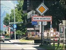 Nous entrons dans la commune de Demi-Quartier. Cet ancien hameau de la ville rhnalpine de Megve se situe dans le dpartement n ...