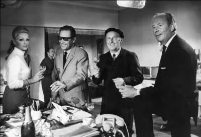 Quelle actrice italienne jouait aux côtés de Bourvil dans "L'Arbre de Noël", roman de Michel Bataille adapté au cinéma en 1969 ?