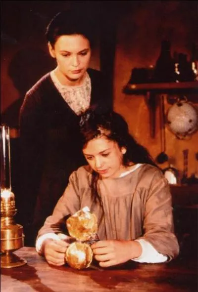 Quel roman de Michel Peyramaure nous relate les premières années difficiles d'une jeune institutrice dans un village de Corrèze en 1913 ?