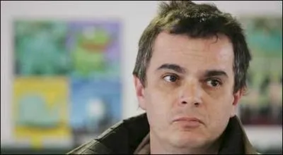 Auteur du roman "Le Zèbre" il a écrit "Joyeux Noël" paru en 2012. Qui est-il ?