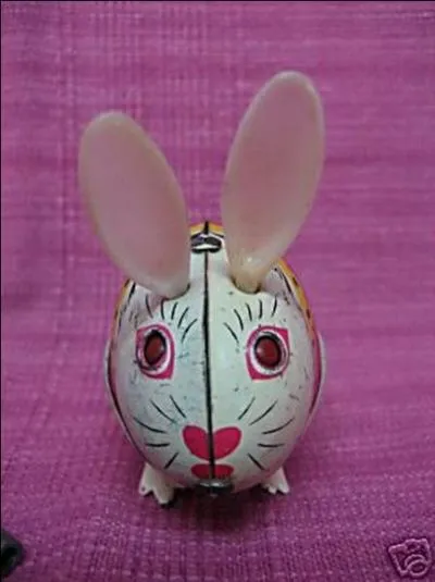 Pour le faire fonctionner, maintenir dlicatement ses petites pattes :