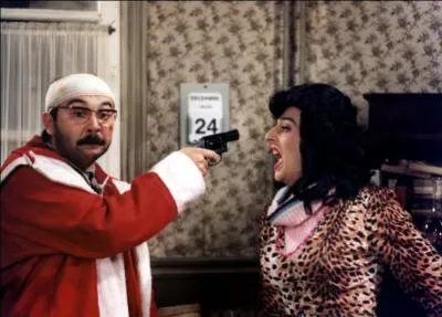 Le film  Le Pre Nol est une ordure  devait s'appeler au dpart  Le Pre Nol s'est tir une balle dans le cul  !