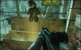 Comment s'appelle la peluche qui garde la bote mystre ?