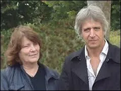 Quel couple a fond l'association A. P. R. E. S. (Assistance aux Populations et Rhabilitation des Espaces Sinistrs) ?