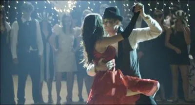 Sur quelle danse Mary danse-t-elle avec "le prince charmant" ?