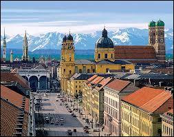 La ville de Munich est la troisième ville d'Allemagne par sa population après Berlin et Hambourg. De quel Land allemand est-elle la capitale ?