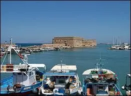 Quelle est la capitale de l'le de Crte, cinquime plus grande le de la mer Mditerrane, rattache  la Grce en 1913 ?