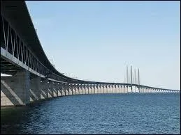 Quel est le chef lieu du comt de Scanie, province historique de Sude, situe  l'extrmit sud du pays et spar du Danemark par le dtroit de Sund ? Un indice : la ville est relie  Copenhague par un pont-tunnel de 12 km.