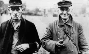 Quel tait le nom de la milice populaire allemande forme en octobre 1944 et englobant tous les hommes en tat de se battre de 16  60 ans non dj mobiliss ?