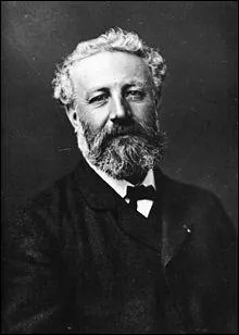 Quelle est l'anne nomme :  Anne Jules Verne  pour le centenaire de sa mort ?