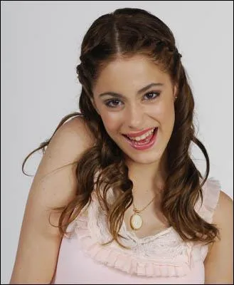 Qui Violetta aime-t-elle dans la saison 2