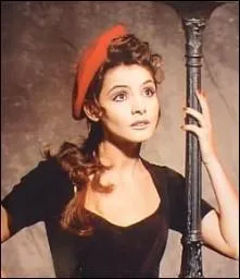 Quel est le titre de cette comdie musicale de Marguerite Monnot (1956), racontant un pisode du milieu parisien, et qui fut cre par la ptulante Colette Renard ?