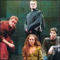 Cette comdie musicale de 1998 raconte les aventures d'un bossu et d'une bohmienne. Quel est son titre, le mme que celui du monument ponyme ?