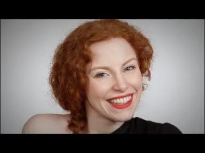 Comment s'appellent les podcasts de cette podcasteuse ?