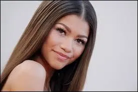 Elle est apparue dans le clip d'une star. Laquelle ?