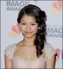 Comment s'appelle sa mre ?