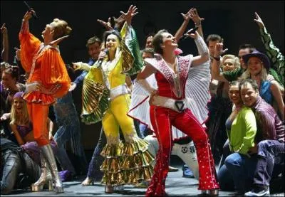  Mamma Mia  est une comdie musicale en hommage  quel groupe ?
